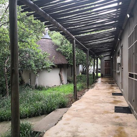 Touch Of Africa Lodge Lanseria Exteriör bild
