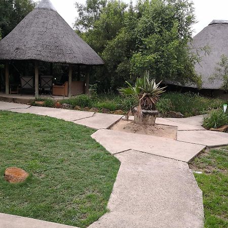 Touch Of Africa Lodge Lanseria Exteriör bild