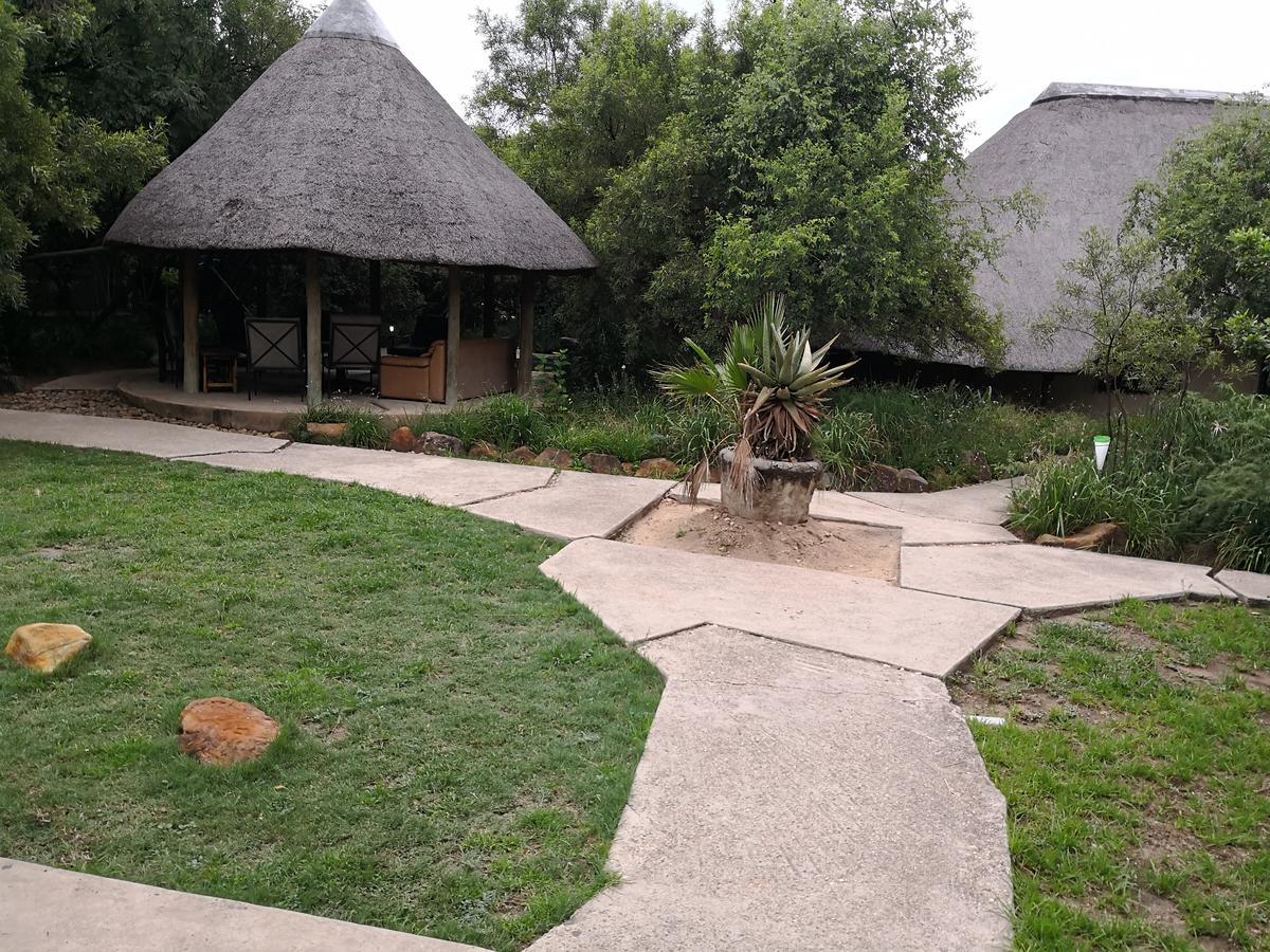 Touch Of Africa Lodge Lanseria Exteriör bild